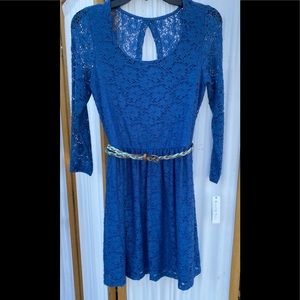 BEAUTIFUL CHASE BELTED 3/4 SLEEVED LACE DRESS WITH ATTACHED SLIP